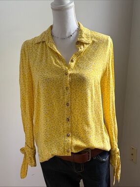 Anthropologie Maeve Yellow soft Button-Front Tie-Cuff Blouse